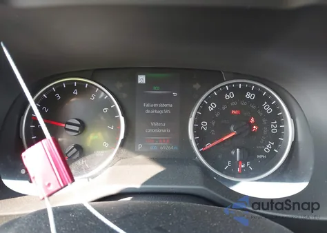 2022 Toyota Rav4 Xle z USA, uszkodzony, nr VIN 2T3W1RFV1NW208356